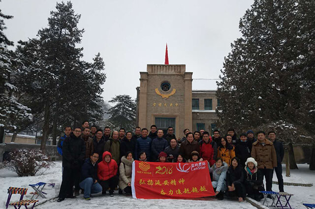 1515765203535315.jpg 延安中央大禮堂合影(微文).jpg